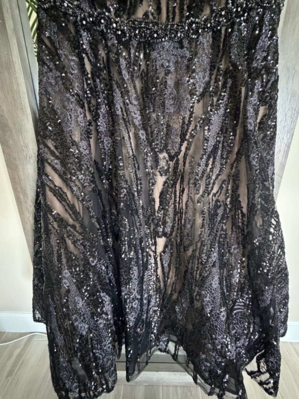 Mac Duggal 79339 Feather Embellished Formal Dress EUC Wedding Guest Gown - Picture 9 of 12